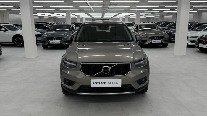 Volvo XC40 B4 AWD MOMENTUM REZERVACE 2.0 Momentum