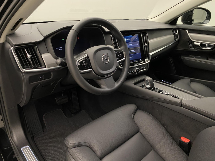 Volvo V90 CC B4 AWD PLUS AUT CZ 1.maj