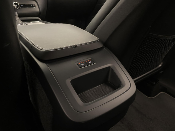 Volvo XC90 T6 AWD R-DESIGN REZERVACE