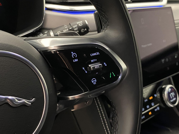 Jaguar F-Pace D300 R-DYNAMIC SE REZERVACE 3.0 d Dynamic SE