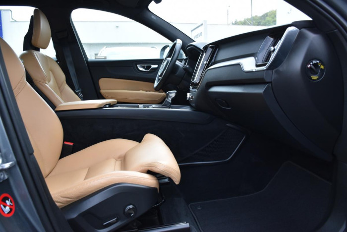 Volvo XC60 D4 AWD INSCRIPTION REZERVACE 2.0 d