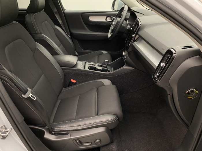 Volvo XC40 D4 AWD MOMENTUM REZERVACE 2.0 d Momentum
