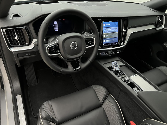 Volvo S60 B5 AWD ULTIMATE DARK REZERVACE