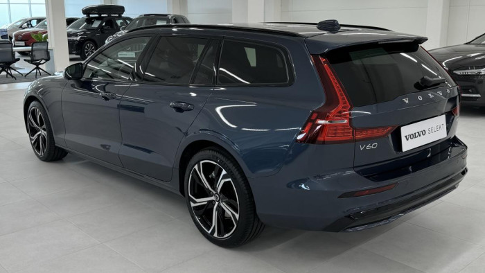 Volvo V60 B4 PLUS DARK AUT REZERVACE 2.0 Plus