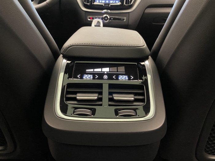 Volvo XC60 B5 AWD BLACK EDITION ULTRA 2.0 Edition