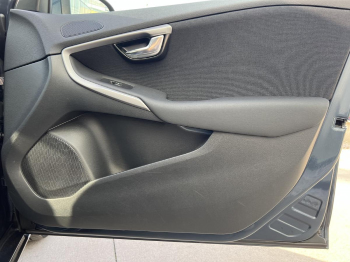 Volvo V40 D2 NAVIGACE Aut 1.maj. 2.0 d