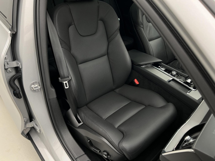 Volvo V60 B4 ULTIMATE DARK AUT 1.maj.