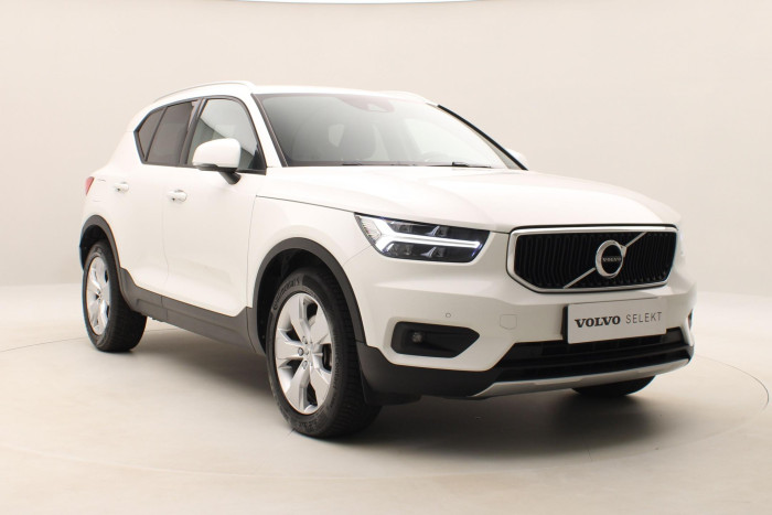 Volvo XC40 B4 MOMENTUM REZERVACE 2.0 Momentum
