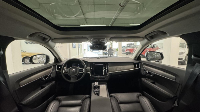 Volvo V90 CROSS COUNTRY B5 REZERVACE