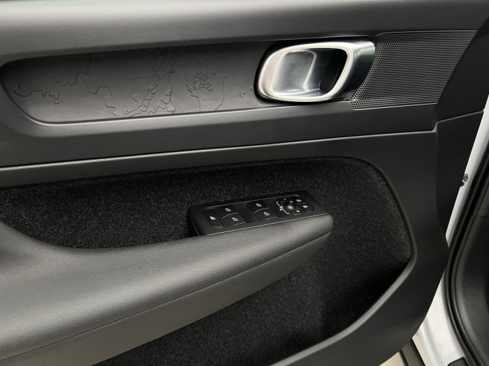 Volvo XC40 D4 AWD MOMENTUM PRO AUT CZ 2.0 d Momentum