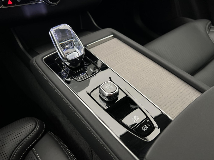 Volvo XC90 T8 AWD RECHARGE PLUS DARK CZ