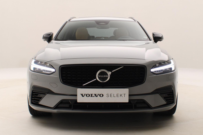 Volvo V90 T8 AWD ULTIMATE REZERVACE