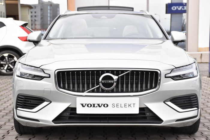 Volvo V60 T6 AWD RECHARGE REZERVACE