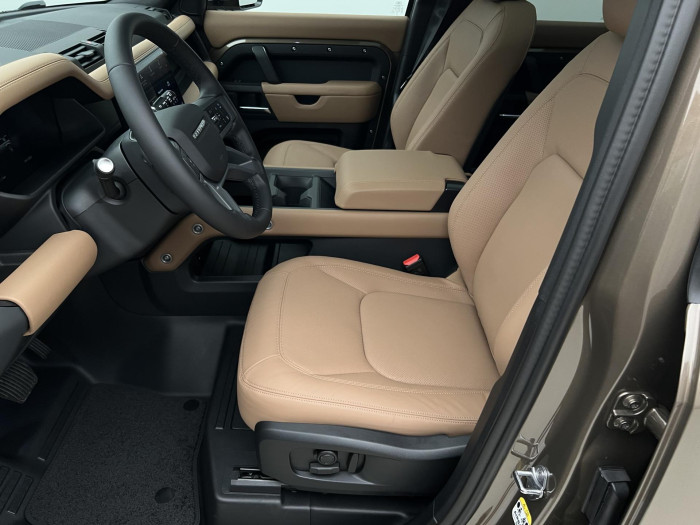 Land Rover Defender 110 D300 X-DYN. HSE REZERVACE 3.0 d