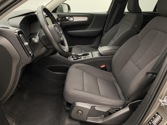 Volvo XC40 B4 AWD MOMENTUM AUT REZERVACE 2.0 Momentum