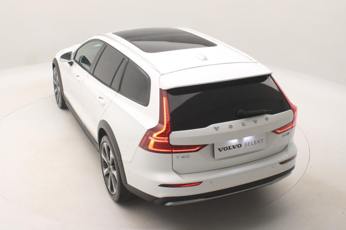Volvo V60 CC B4 AWD ULTIMATE REZERVACE 2.0 CC CC