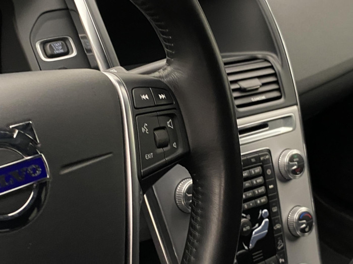 Volvo XC60 D4 AWD MOMENTUM REZERVACE 2.4 d Momentum