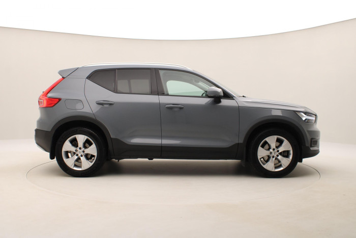 Volvo XC40 B4 AWD MOMENTUM REZERVACE 2.0 Momentum