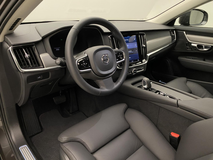Volvo V90 CC B4 AWD PLUS AUT CZ 1.maj