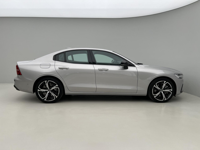 Volvo S60 B5 AWD ULTIMATE DARK REZERVACE