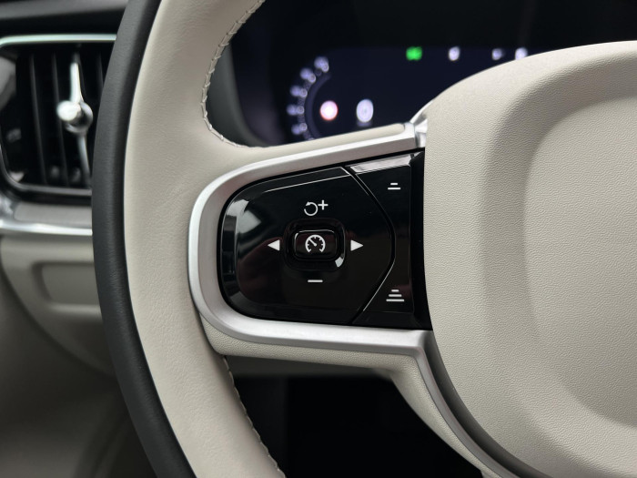 Volvo V60 B4 DARK PLUS