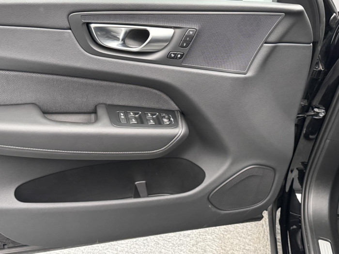 Volvo XC60 B5 AWD BLACK EDITION AUT 2.0 Edition