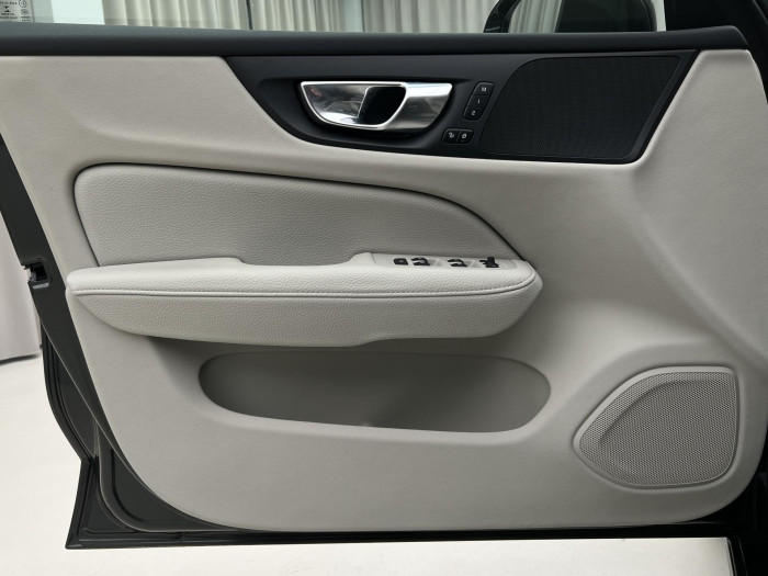 Volvo V60 B4 INSCRIPTION AUT 1.maj.