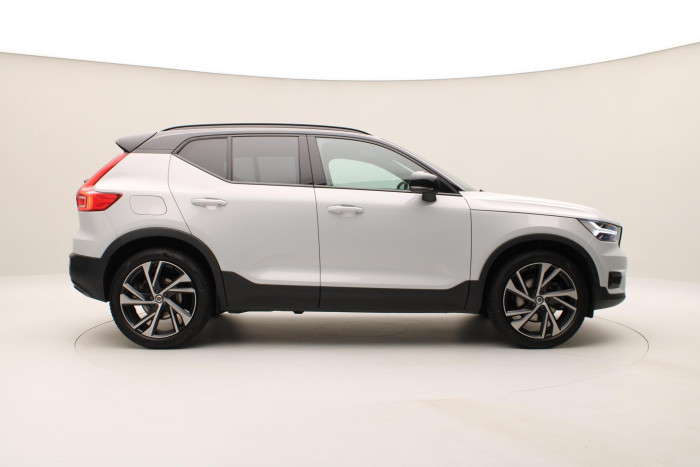 Volvo XC40 B4 AWD R-DESIGN AUT CZ