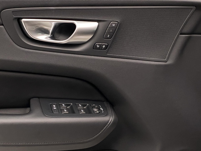 Volvo XC60 B4 AWD PLUS DARK AUT CZ