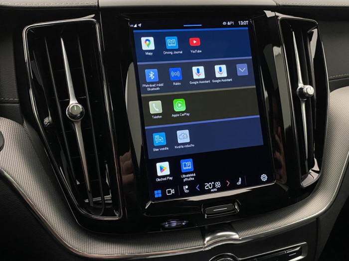 Volvo XC60 B5 AWD ULTIMATE REZERVACE