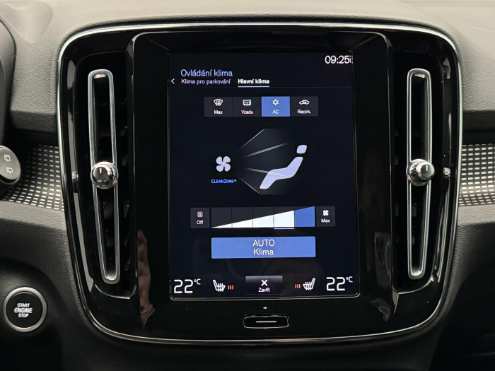 Volvo XC40 T3 R-DESIGN AUT REZERVACE