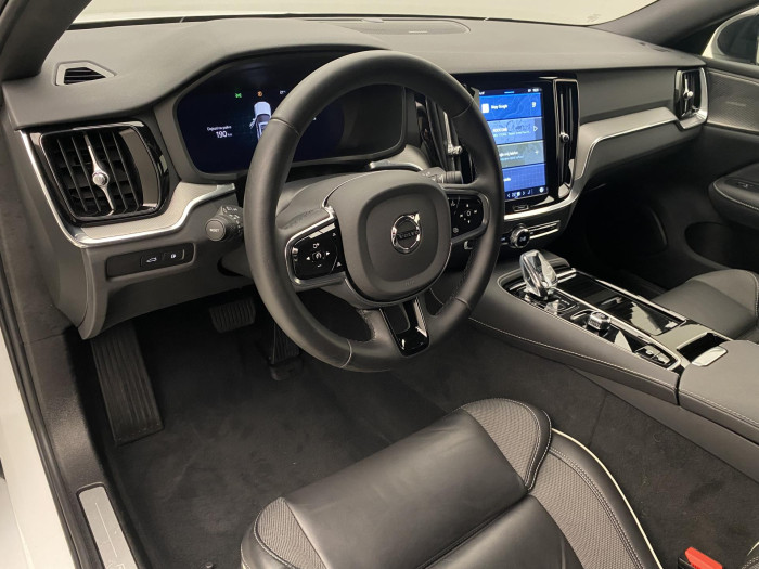 Volvo S60 T6 AWD PLUS DARK REZERVACE