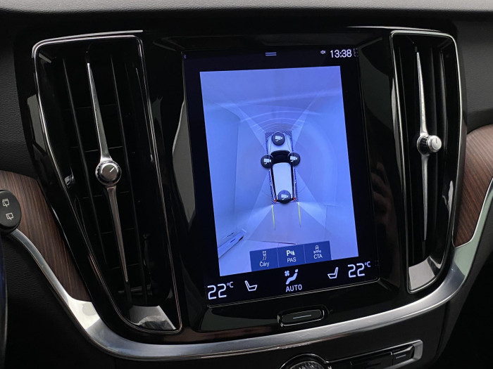 Volvo V60 CC B5 AWD MOMENTUM REZERVACE 2.0 CC CC Momentum