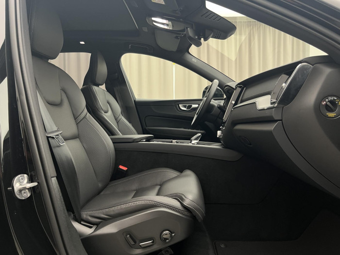 Volvo XC60 B5 AWD BLACK EDITION ULTIMATE 2.0 Edition
