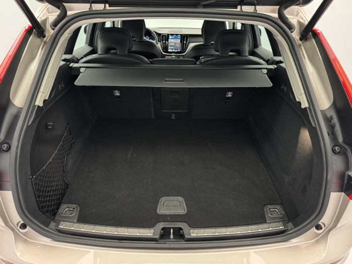 Volvo XC60 B4 AWD PLUS DARK CZ 1.maj