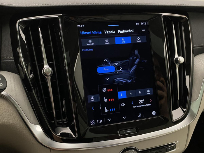 Volvo V60 CC B5 AWD ULTIMATE REZERVACE 2.0 CC CC