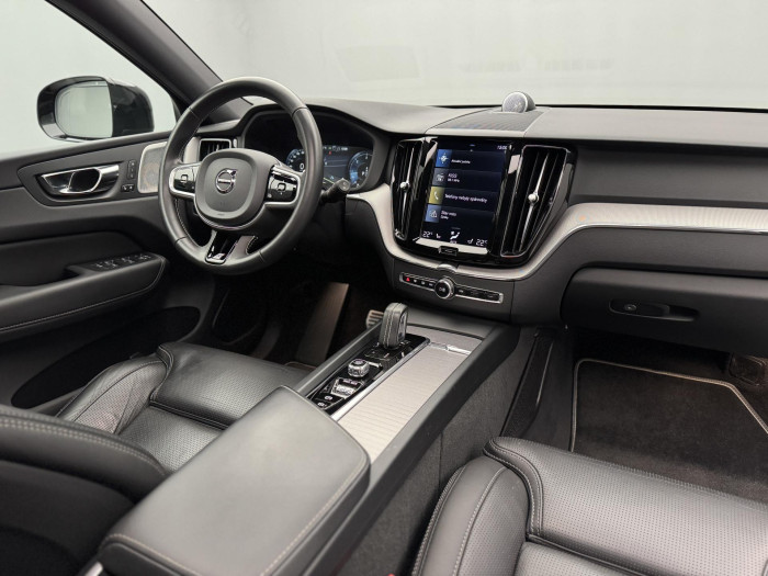 Volvo XC60 B5 AWD R-DESIGN AUT