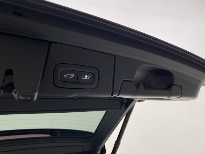 Volvo XC60 B5 AWD BLACK EDITION AUT 2.0 Edition