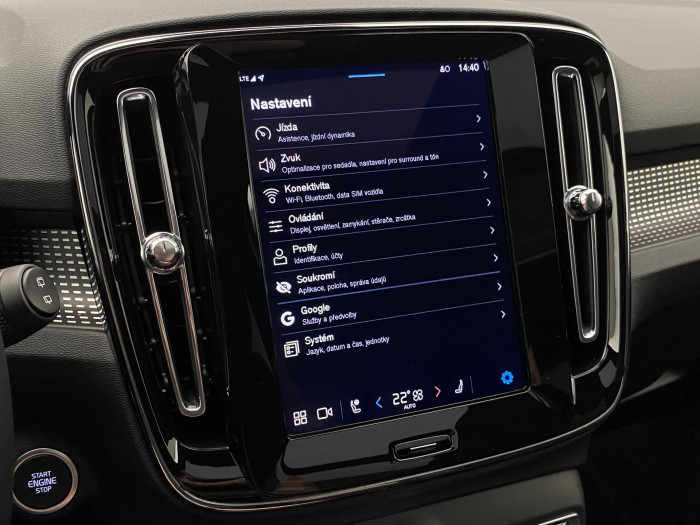 Volvo XC40 B3 DARK ULTRA AUT CZ