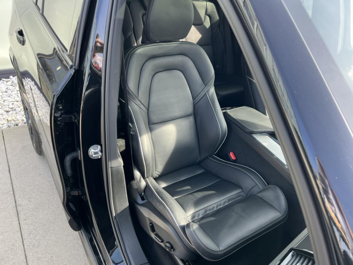 Volvo XC90 B5 AWD R-DESIGN 7 MÍSTNÁ Aut