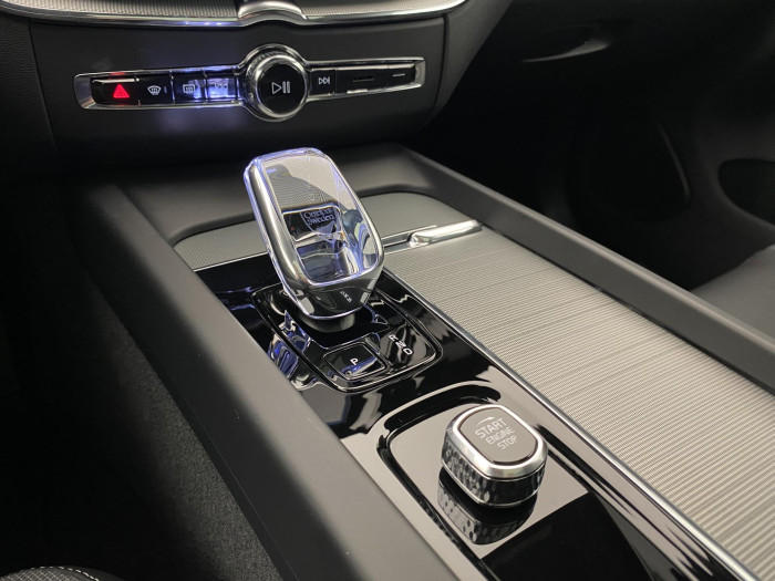 Volvo XC60 T6 AWD PLUG-IN DARK PLUS AUT