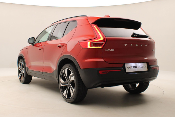 Volvo XC40 B4 DARK ULTRA AUT CZ 1.maj