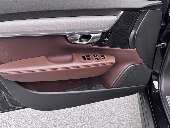 Volvo V90 CC D5 AWD PRO CZ 1.maj 2.0 d CC CC