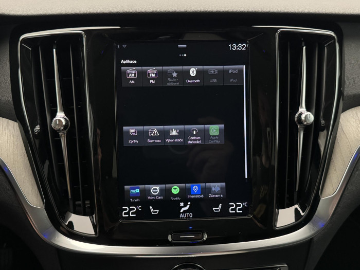 Volvo V60 CC D4 AWD MOMENTUM REZERVACE 2.0 d CC CC Momentum
