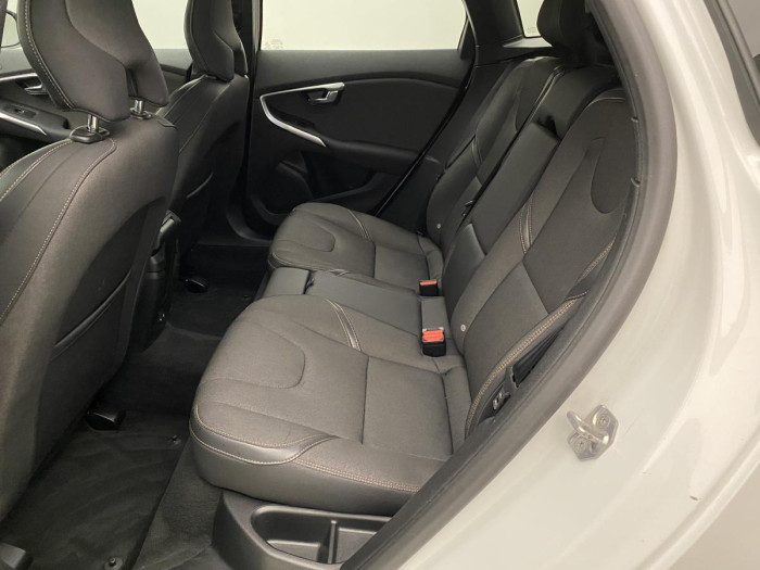 Volvo V40 CC D3 MOMENTUM REZERVACE 2.0 d CC CC Momentum