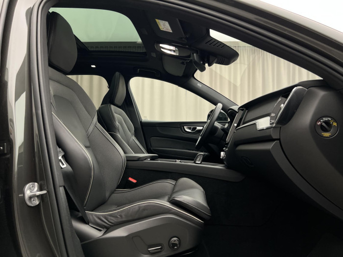 Volvo XC60 B5 AWD R-DESIGN AUT