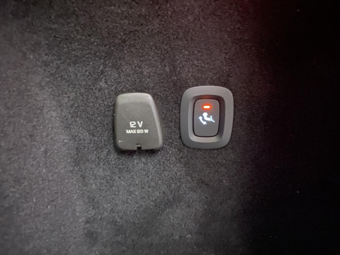 Volvo V60 B4 MOMENTUM AUT REZERVACE 2.0 Momentum