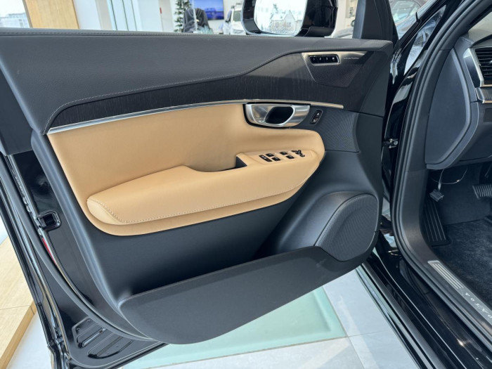 Volvo XC90 B6 AWD AUT BRIGHT PLUS 7-míst 2.0 Plus