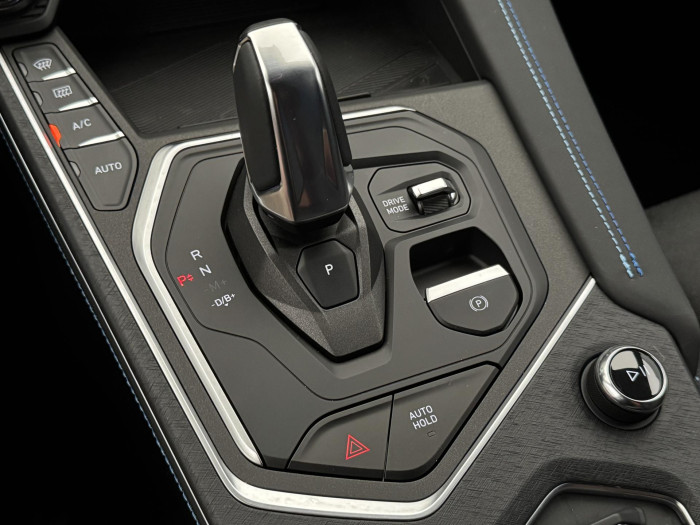 Lynk & Co 01 PHEV DCT AUT 1.maj