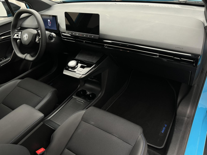 MG MG4 EV EXCLUSIVE 64 kWh CZ 1.maj. Exclusive